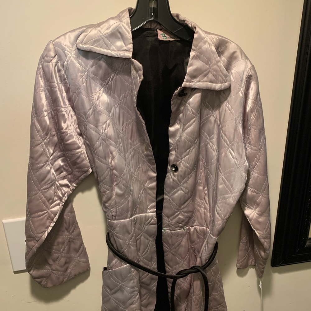 Lovely 1940’s silver/blue satin quilted boudoir jacket